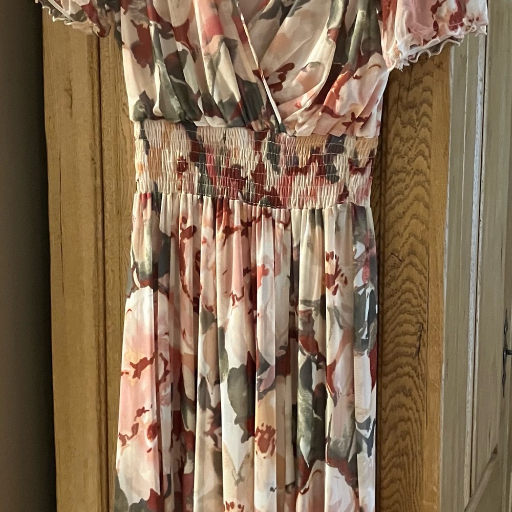 Chic Floral Midi Dress with Shirred Waist